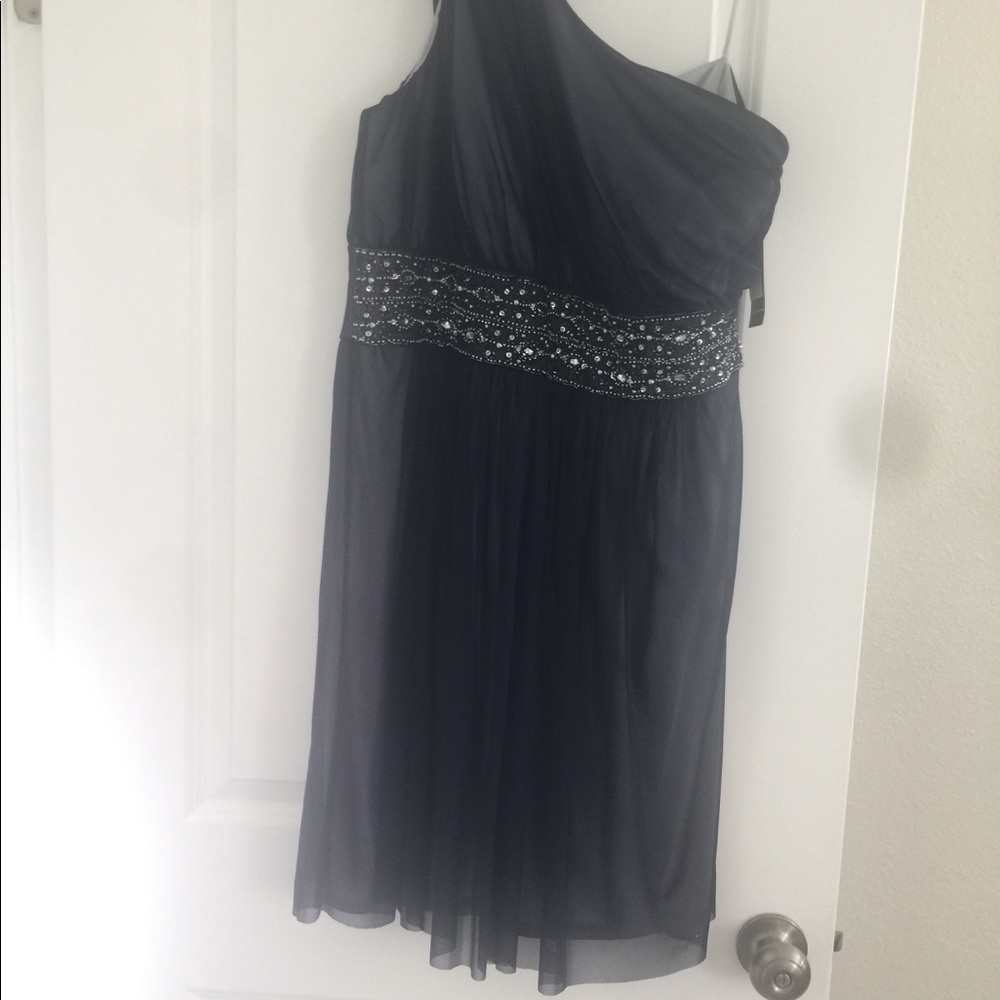 One shoulder Jessica Howard dress